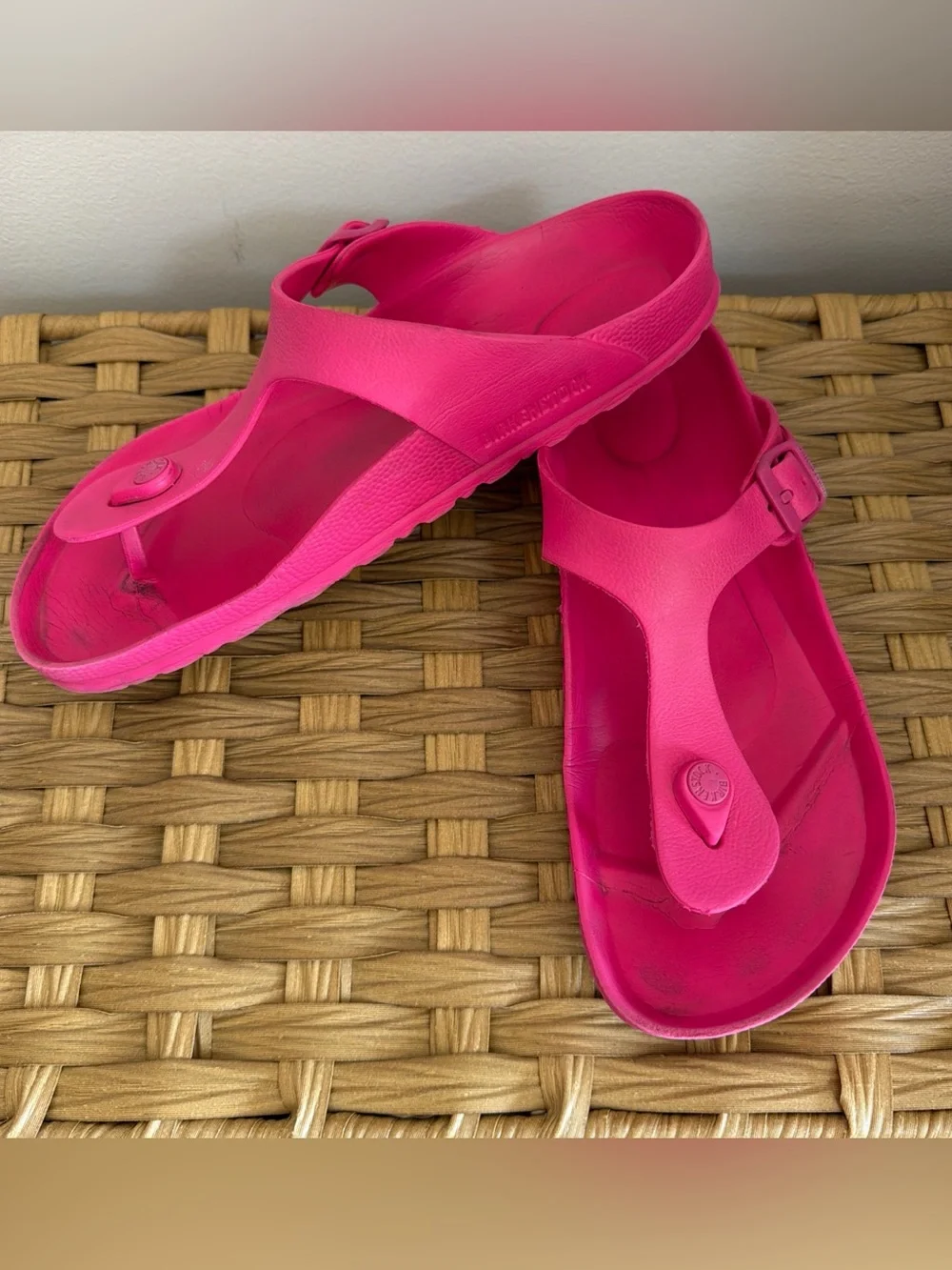 Birkenstock Unisex Gizeh EVA Sandals Vibrant Pink Women’s Size EU 40 / US 9/9.5